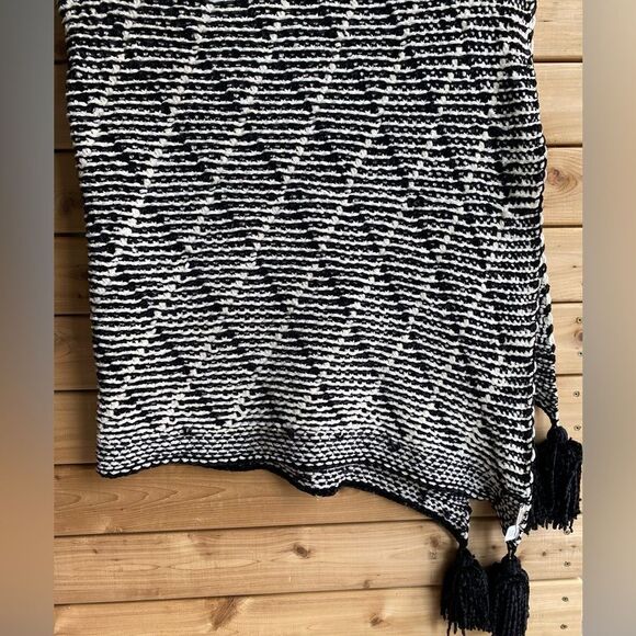 Pier1 Cashmere Feel Throw Blanket - Picture 6 of 6